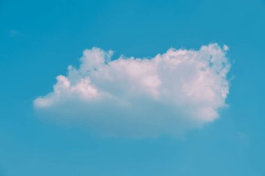 Gökyüzü bulutları, mavi pofuduk, berrak bulutlar güzel beyaz, parlak hava ışığı yaz mevsimi