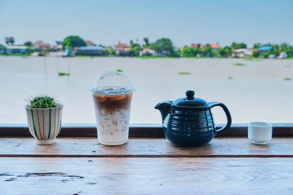 Iced Latte Met Warme Thee Houten Tafel Cafe Huis — Stockfoto