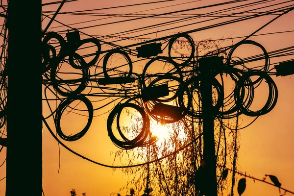 Fios Electricidade Confusos Poste Silhueta Pôr Sol — Fotografia de Stock