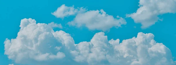 Ουράνια Σύννεφα Πανοραμική Μαλακά Σύννεφα Επιφάνεια Κενό Φόντο Για Σχεδιασμό — Φωτογραφία Αρχείου