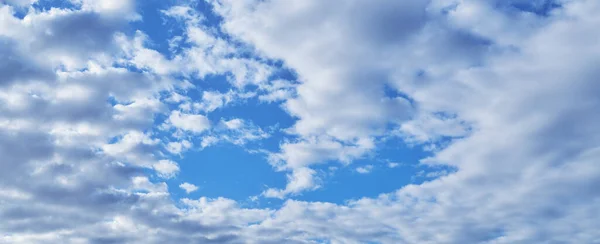 Σύννεφα Μπλε Φόντο Του Ουρανού — Φωτογραφία Αρχείου