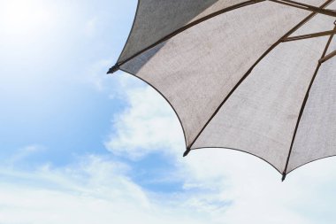 Gökyüzünde bir şemsiye