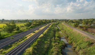 Demiryolu ve gökyüzü