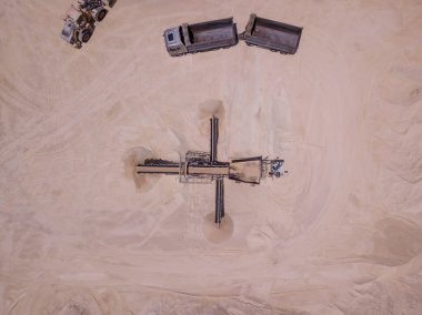 Limon ve kum öğütme makinesi. İnşaat malzemeleri üretimi için taş ocağı ekipmanları. 