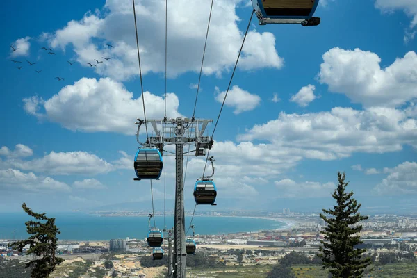 Hayfa Üniversitesi ve Teknik Enstitüsü 'nü Merkez Ulaşım İstasyonu' na bağlayan Hayfa 'daki yeni teleferik..
