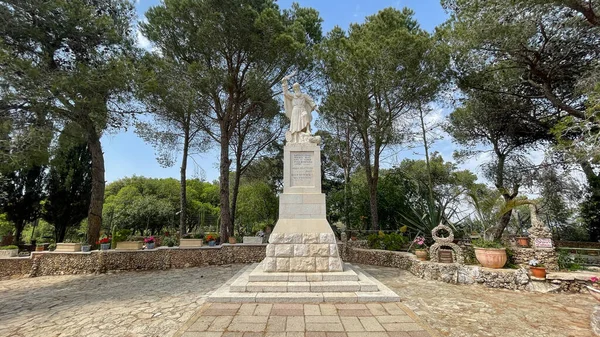 Carmel Dağı 'ndaki Muhraka Manastırı. .