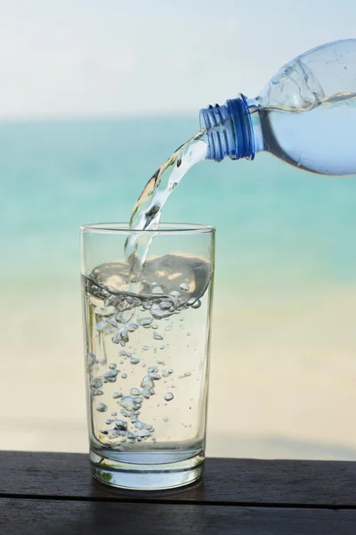 su doğa zemin üzerine