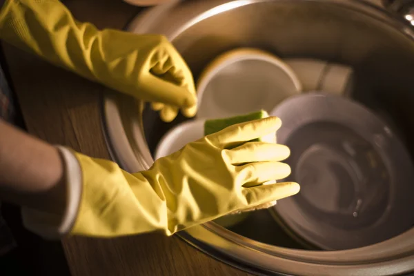 お皿を洗うための手袋 — ストック写真
