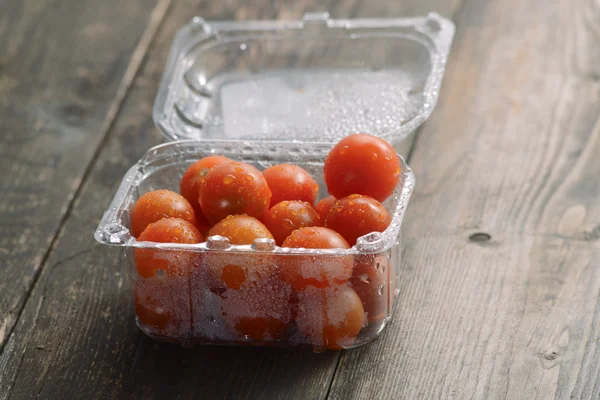 kiraz domates plastik yemekleri ve roka