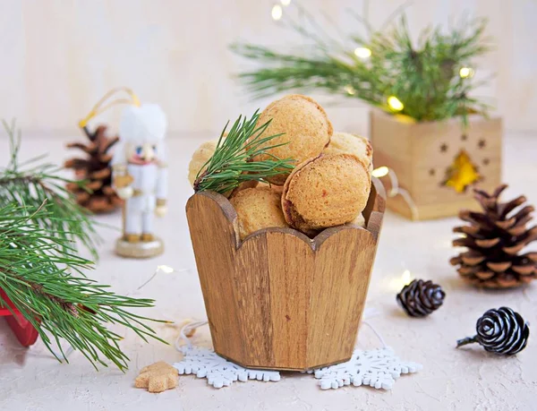 Shortbread Cookies Nüsse Gefüllt Mit Schokoladenpaste Oder Kondensmilch Einem Holzgefäß — Stockfoto