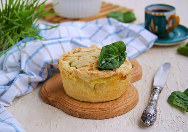 Portioned Traditional Italian Easter Cake Tart Spinach Ricotta Whole Eggs — Stock Photo, Image