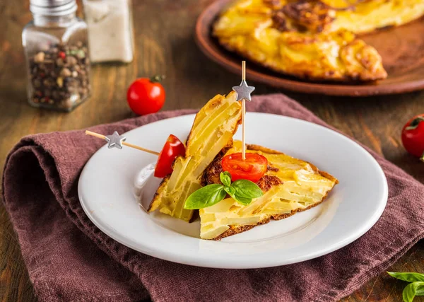 Sliced Spanish Tortilla Traditional Dish Eggs Fried Potatoes Clay Plate — Stock Photo, Image