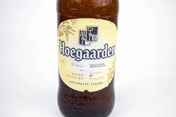 Garrafa Vidro Cerveja Hoegaarden Branco Não Filtrado Isolado Branco Kiev — Fotografia de Stock