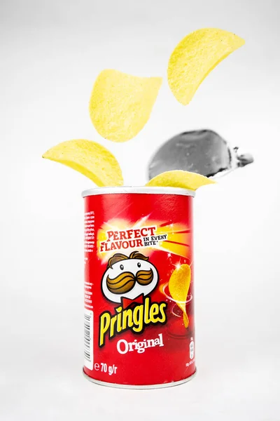 Lådan Med Pringles Chips Original Isolerad Vitt Kiev Ukraina November — Stockfoto