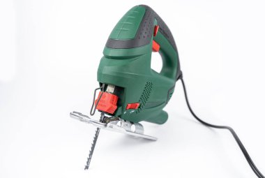 Modern elektrikli zımbırtı DIY ev ahşap işçiliği için bir araç. Beyaz arkaplanda izole