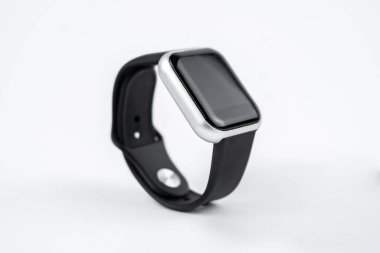 Boş siyah ekranlı yeni akıllı fitness bilekliği
