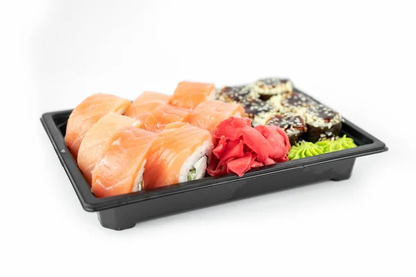 Elvenni Sushi Műanyag Tartályokban Philadelphia Tekercs Unagi Maki Szójaszósz Rózsaszín — Stock Fotó