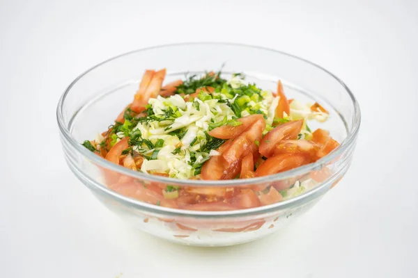 Salată Proaspătă Varză Roșii Verdeață Într Bol Sticlă — Fotografie, imagine de stoc