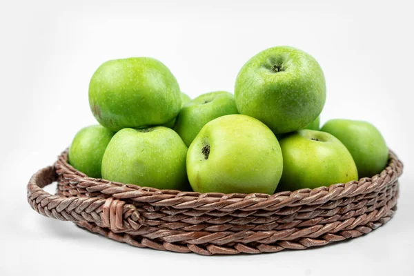 Group Ripe Green Apples Basket White Background — Stock Photo, Image