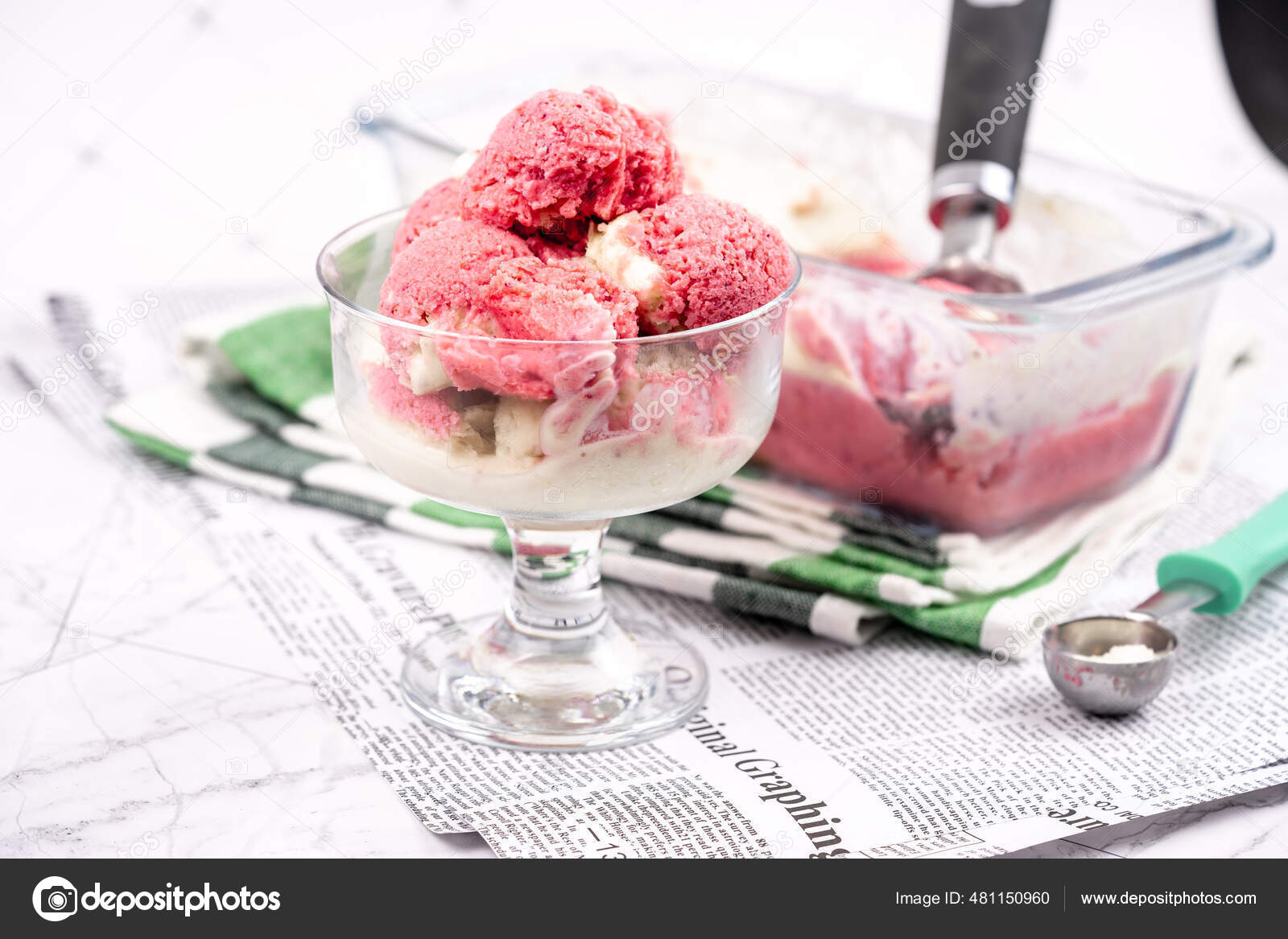 Strawberry Frozen Yogurt Glass Bowl Ice Cream Balls Container
