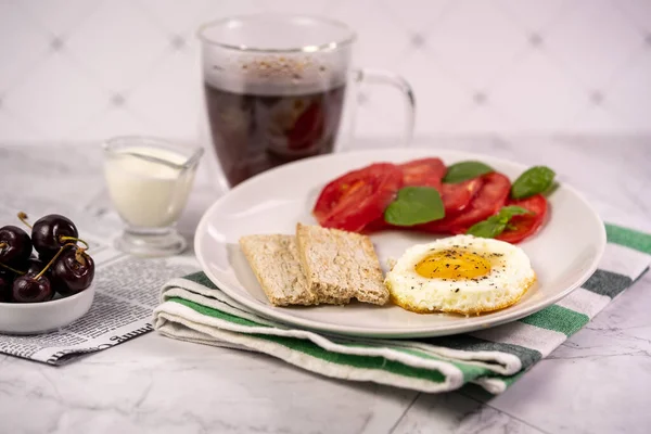 Mic Dejun Prăjit Roșii Pâine Crocantă — Fotografie, imagine de stoc