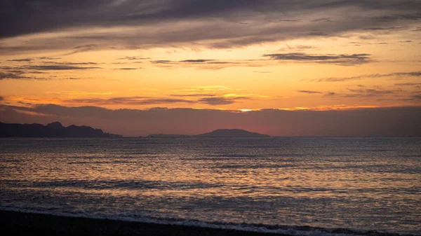 Utrolig Soloppgang Den Tropiske Stranden Gul Sol Havet Oransje Farger – stockfoto