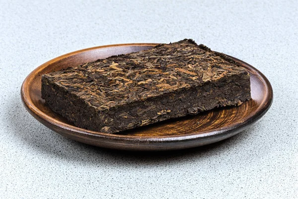 Sarayın puerh çayının seçici odak fotoğrafı. Çin baskılı yaprak çayı shu puerh.