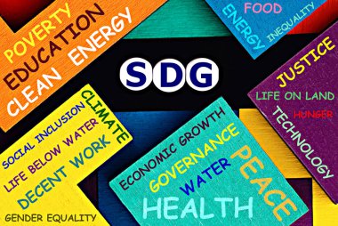 Fotoğraf: SDG (Sürdürülebilir Kalkınma Hedefleri) teması. Renkli bir arkaplanda 