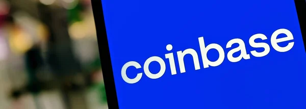 Coinbase temalı editör afişi. Para üssü hakkındaki haberler için resimli fotoğraf. Kripto döviz platformu işleten bir şirket.