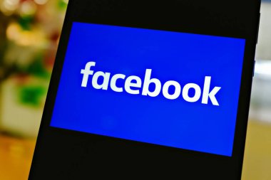Facebook temalı editör fotoğrafı. Facebook hakkında haberler için resimli fotoğraf - çevrimiçi sosyal medya ve sosyal ağ hizmeti