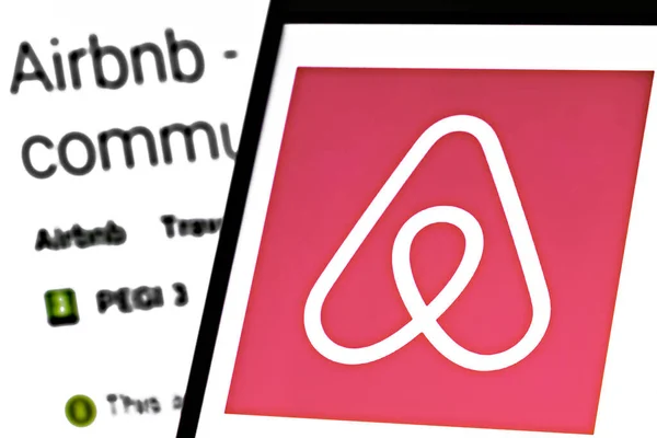 Airbnb Temalı Editör Fotoğrafı Airbnb Hakkında Haberler Için Illüstrasyon Fotoğrafı — Stok fotoğraf