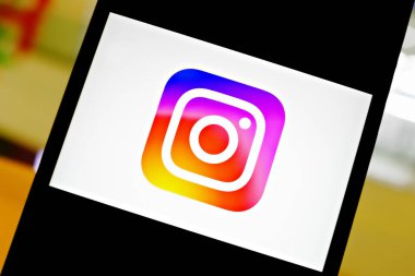 Instagram temalı editör fotoğrafı. Instagram hakkında haber için resimli fotoğraf - fotoğraf ve video paylaşım sosyal ağ hizmeti