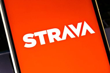 Strava temalı editör fotoğrafı. Strava ile ilgili haberler için resimli fotoğraf - insan egzersizlerini izlemek için bir internet servisi