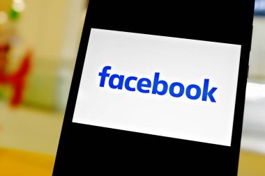Facebook temalı editör fotoğrafı. Facebook hakkında haberler için resimli fotoğraf - çevrimiçi sosyal medya ve sosyal ağ hizmeti