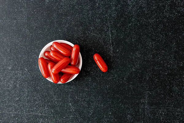 Ubiquinol Tillägg Softgels Svart Bakgrund Psykiskt Välbefinnande Och Personlig Hälsa — Stockfoto