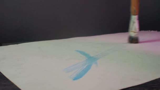 Boya Fırçası Boyası Beyaz Kağıt Sanatsal Bir Konsept Perspektif Video — Stok video