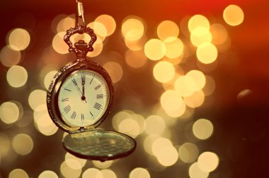 Yeni yıl saat gece yarısı