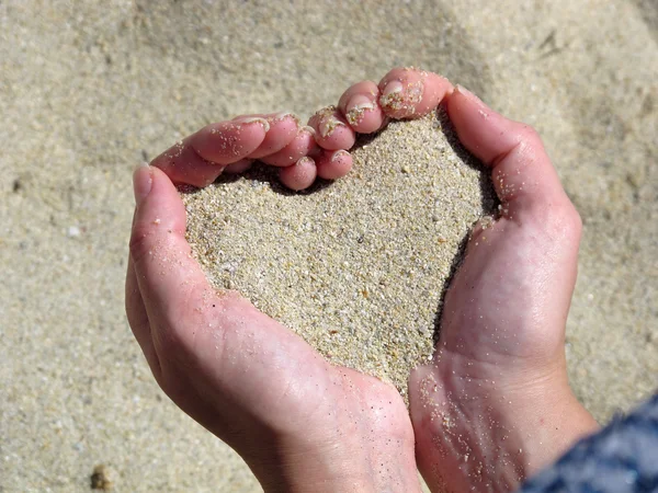 Písek v rukou dítěte — Stock fotografie