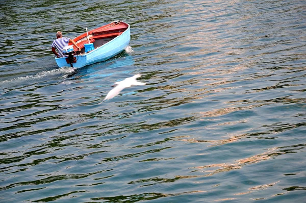 Petit bateau en bois — Photo