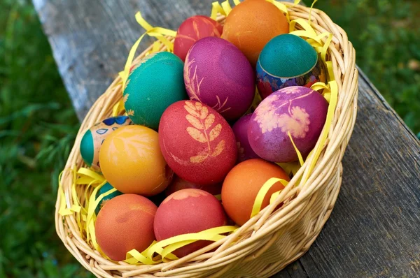 Basket with easter eggs — Stock Photo, Image