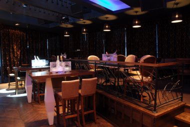 bir gece kulübü iç