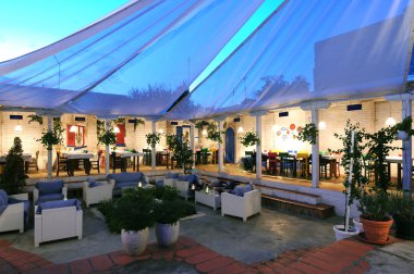 Yunan tavernası kavramı