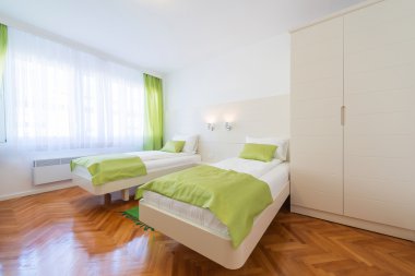 Otel çift kişilik yataklar