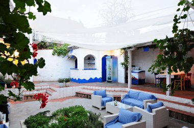 Yunan tavernası kavramı