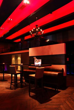 bir gece kulübü iç