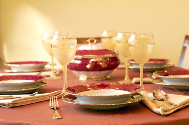 Akşam yemeği için zarif çatal ayar