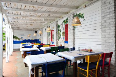 Yunan tavernası kavramı