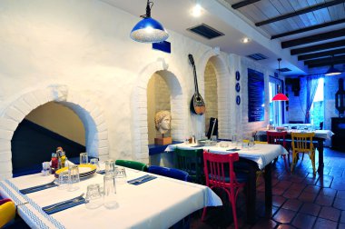 Yunan tavernası kavramı