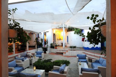 Yunan tavernası kavramı