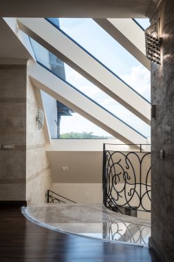 Dam penceresi içinde modern ev